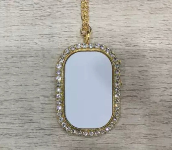 Gold rounded square pendant with 22inch chain